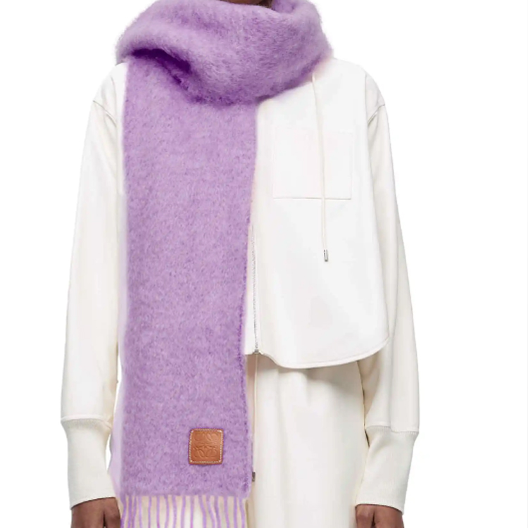 Вязаный шарф женский фиолетовый LOEWE
Вязаный шарф женский фиолетовый LOEWE