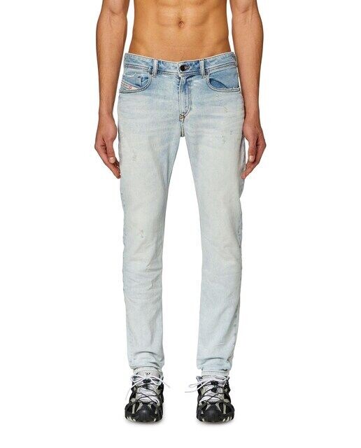 Мужские джинсы скинни SLEENKER 1979 года Diesel, светло-синий
Мужские джинсы скинни SLEENKER 1979 года Diesel, светло-синий