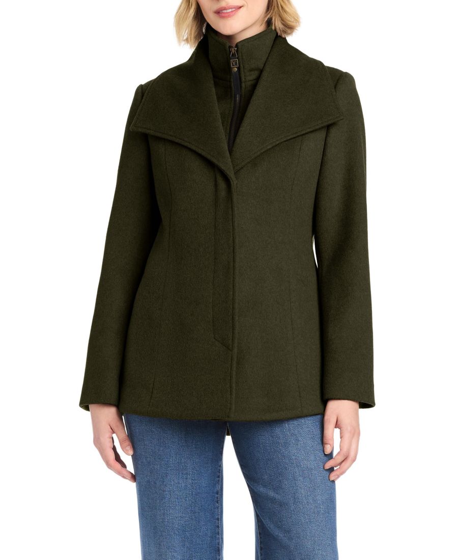 Женское короткое шерстяное пальто с несъемным нагрудником Vince Camuto, Olive
Женское короткое шерстяное пальто с несъемным нагрудником Vince Camuto, Olive