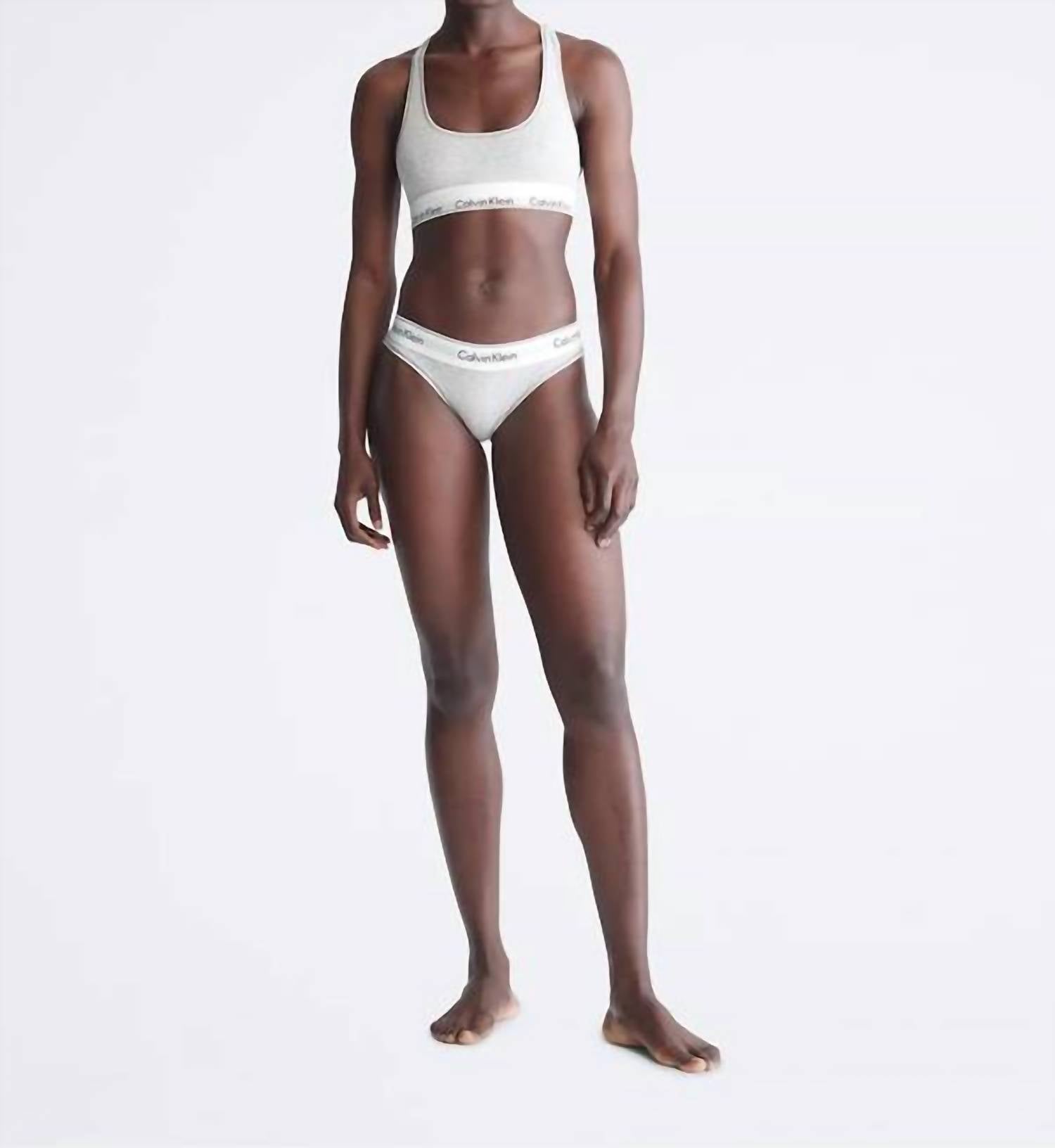 Современный хлопковый бюстгальтер-бралетт без подкладки серого цвета Calvin Klein
Современный хлопковый бюстгальтер-бралетт без подкладки серого цвета Calvin Klein