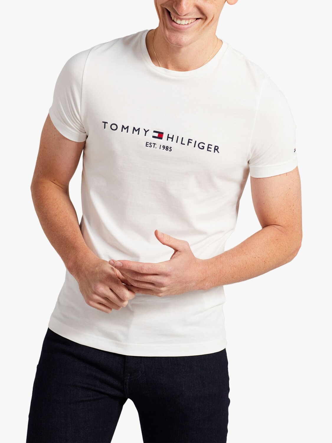 Футболка с круглым вырезом и логотипом Tommy Hilfiger, цвет Snow White
Футболка с круглым вырезом и логотипом Tommy Hilfiger, цвет Snow White