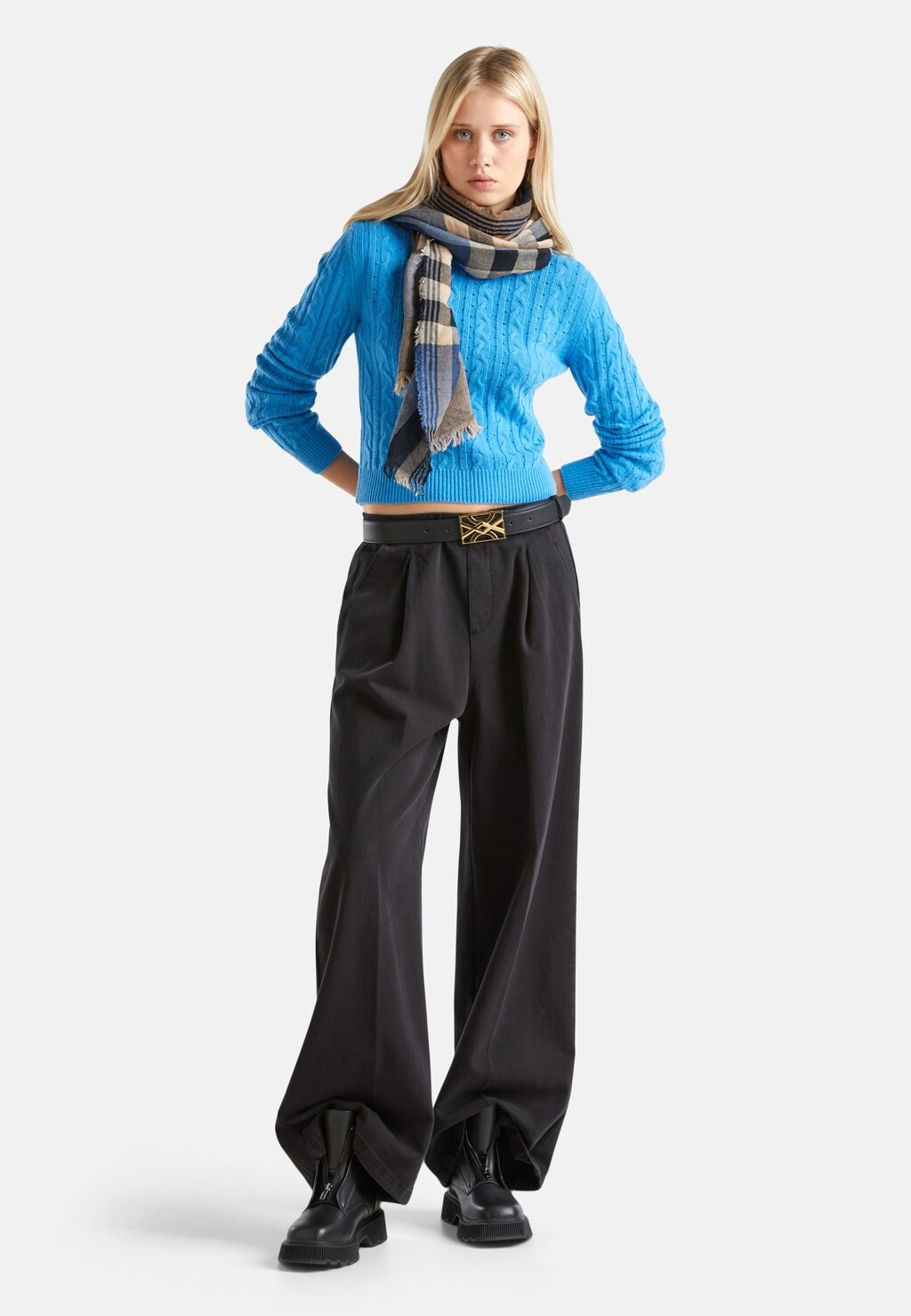 Джемпер CROPPED WITH CABLE KNIT AND PERFORATIONS. United Colors of Benetton, синий
Джемпер CROPPED WITH CABLE KNIT AND PERFORATIONS. United Colors of Benetton, синий