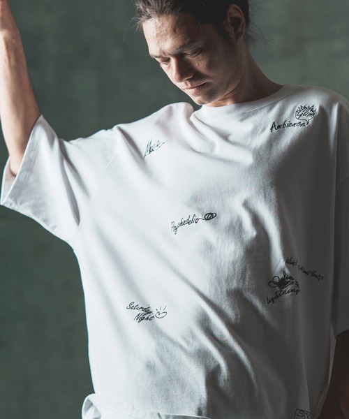 Футболка оверсайз с вышивкой в горошек GLIMCLAP, белый
Футболка оверсайз с вышивкой в горошек GLIMCLAP, белый