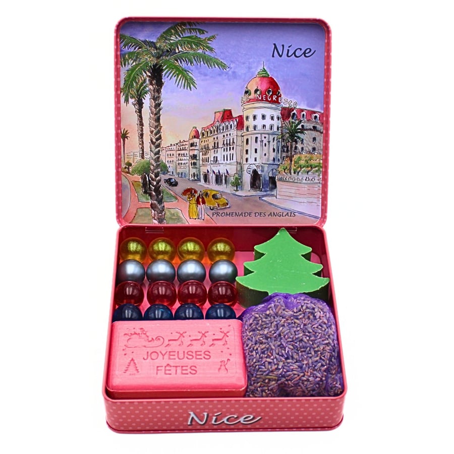 Набор для релаксации в ванной из 20 продуктов - Christmas Tree Spa Deluxe Prezentek 
Набор для релаксации в ванной из 20 продуктов - Christmas Tree Spa Deluxe Prezentek