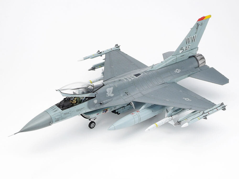 F-16CJ Fighting Falcon 1:48 Tamiya 61098
F-16CJ Fighting Falcon 1:48 Tamiya 61098