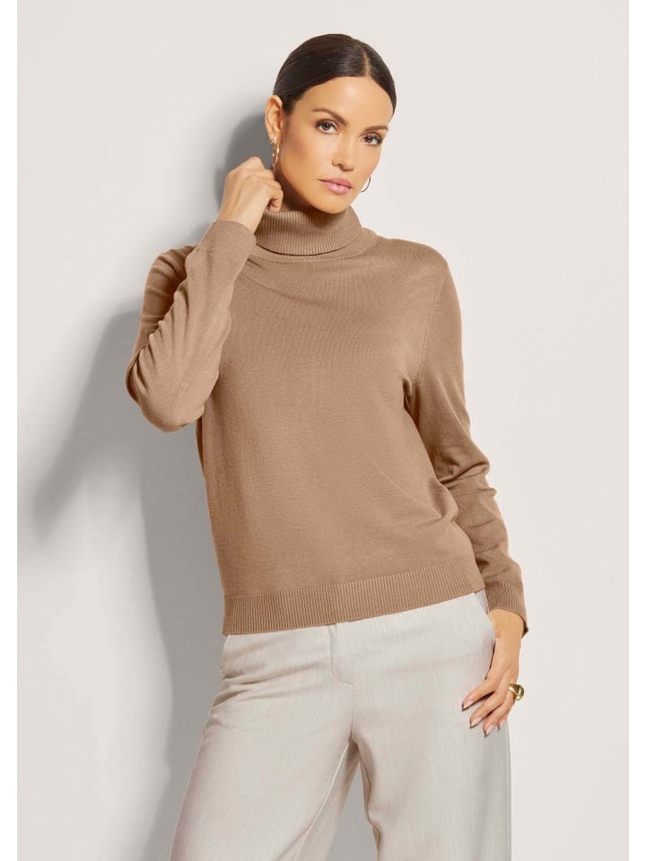 MADELEINE Приталенный свитер тонкой вязки карамельного цвета
MADELEINE Приталенный свитер тонкой вязки карамельного цвета