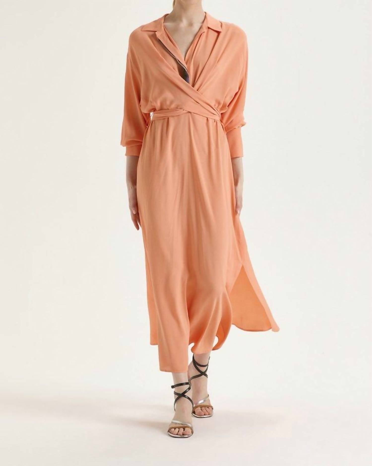 Креповое платье оранжевого цвета MALIPARMI
Креповое платье оранжевого цвета MALIPARMI