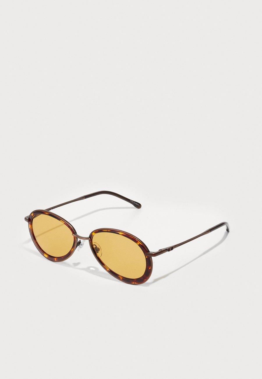 Солнцезащитные очки Diesel Sunglasses, Matte Antique Copper/Yellow/Brown
Солнцезащитные очки Diesel Sunglasses, Matte Antique Copper/Yellow/Brown