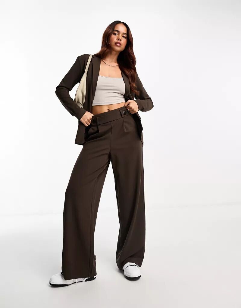 Широкие брюки для папы с пуговицами JDY Шоколадно-коричневого цвета
Широкие брюки для папы с пуговицами JDY Шоколадно-коричневого цвета