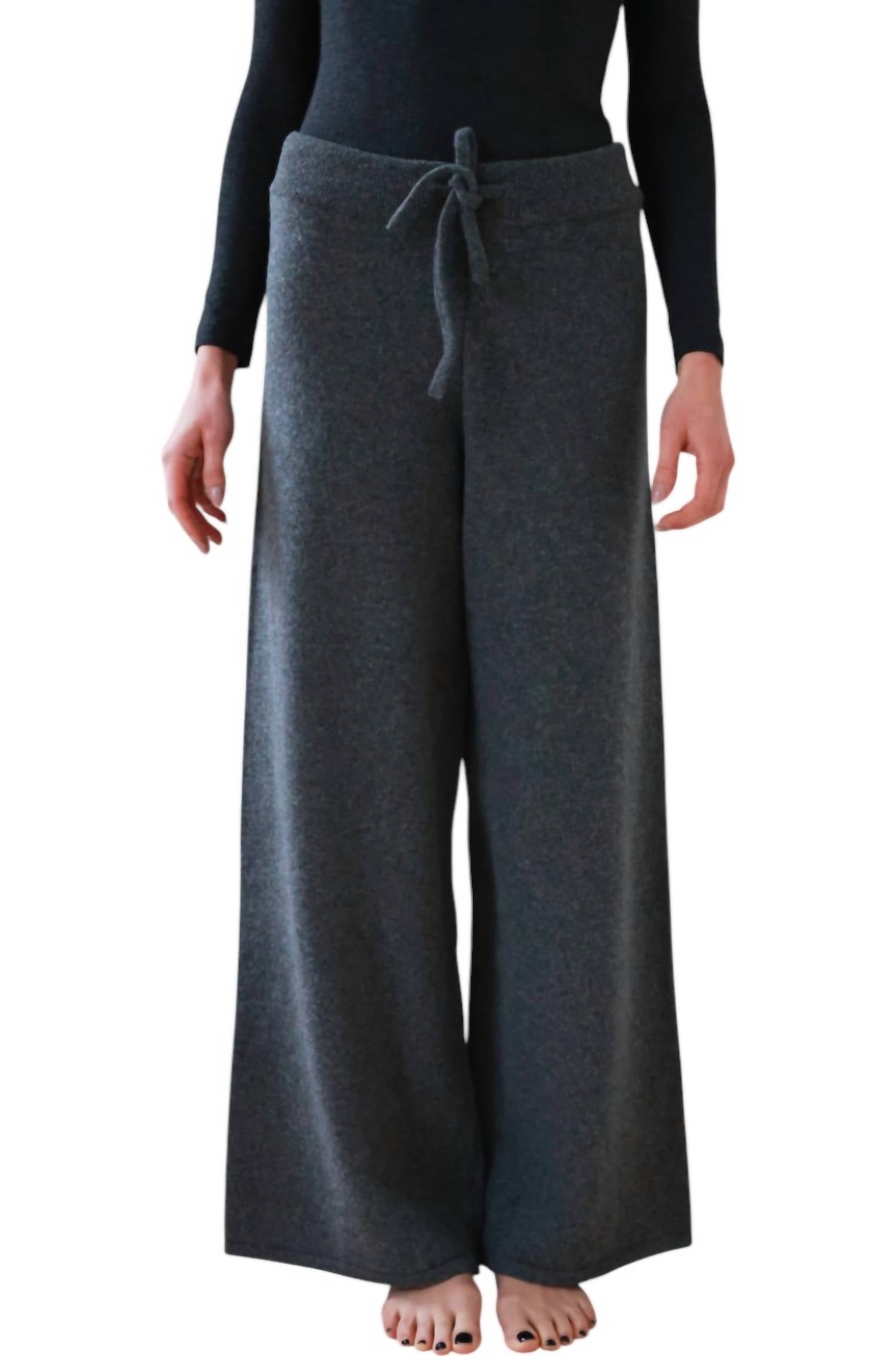 Широкие брюки с махровой строчкой в цвете перец Alashan Cashmere, Pepper
Широкие брюки с махровой строчкой в цвете перец Alashan Cashmere, Pepper