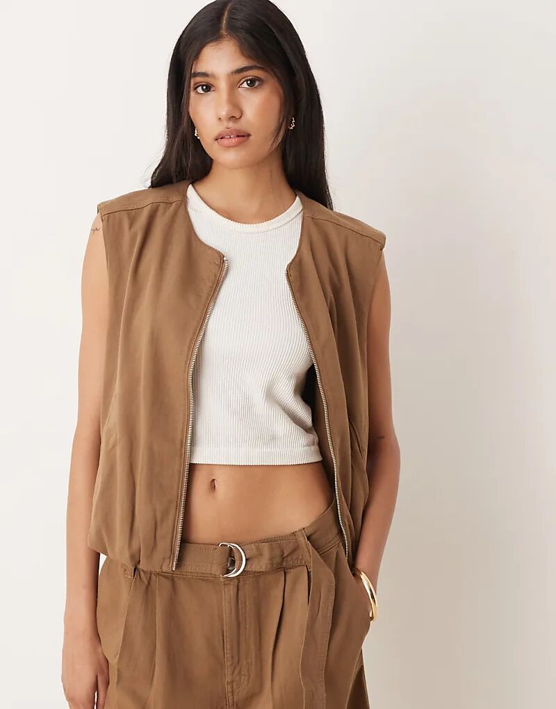 Куртка Mango на молнии, топ без рукавов, коричневый цвет
Куртка Mango на молнии, топ без рукавов, коричневый цвет