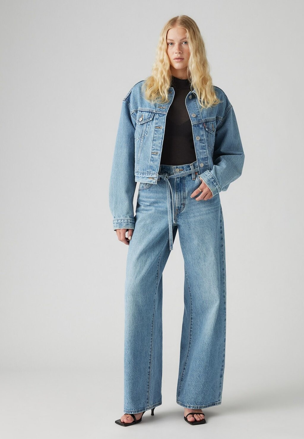 Джинсы свободного кроя XL STRAIGHT Levi's, светло-голубой деним 
Джинсы свободного кроя XL STRAIGHT Levi's, светло-голубой деним