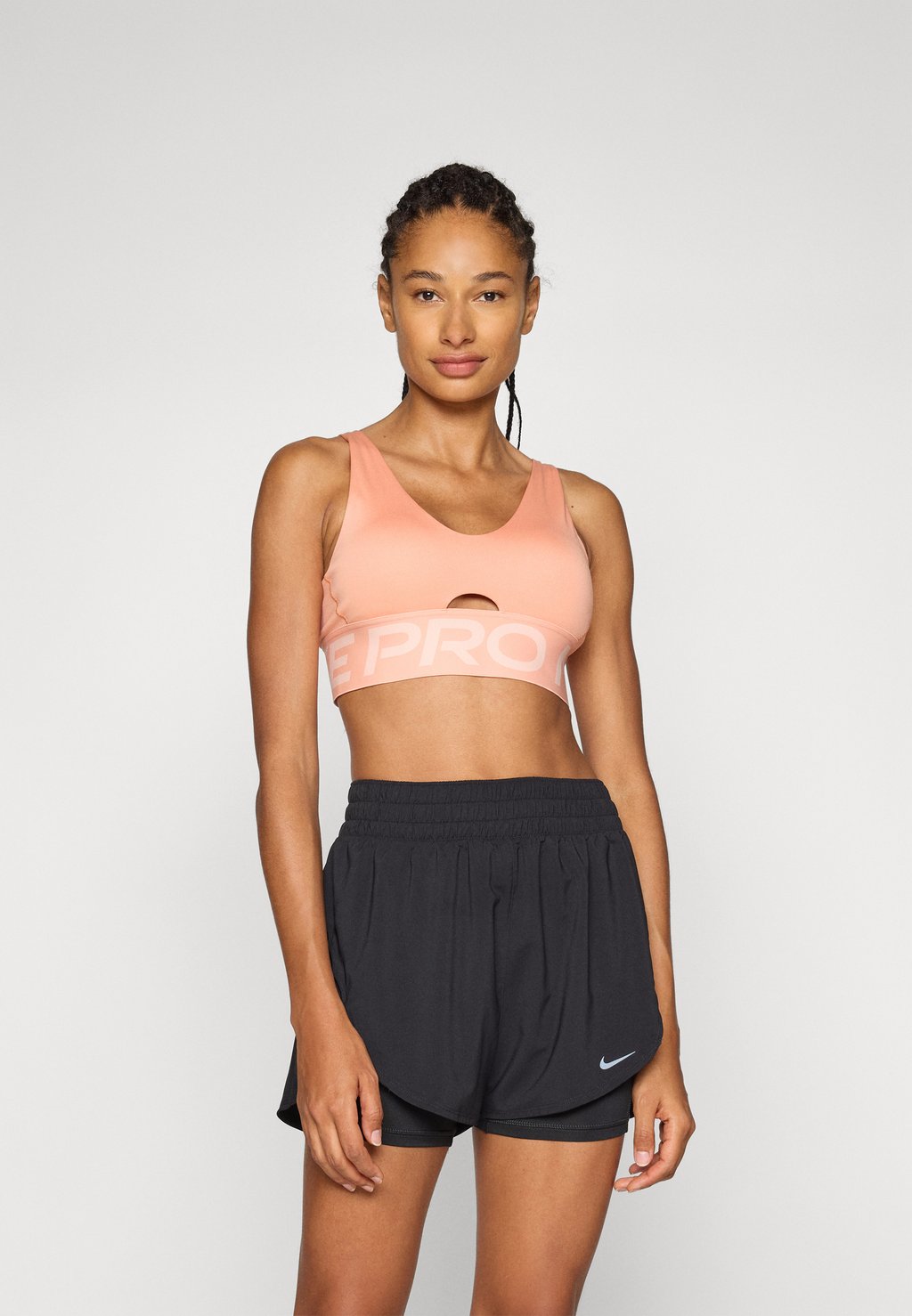 Спортивный бюстгальтер средней поддержки INDY PLUNGE BRA BOLD Nike Performance, оранжевый
Спортивный бюстгальтер средней поддержки INDY PLUNGE BRA BOLD Nike Performance, оранжевый