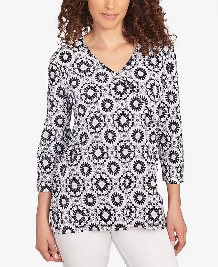 Миниатюрный топ с имитацией сюрплисса с медальоном и цветочным принтом Ruby Rd., черный
Миниатюрный топ с имитацией сюрплисса с медальоном и цветочным принтом Ruby Rd., черный