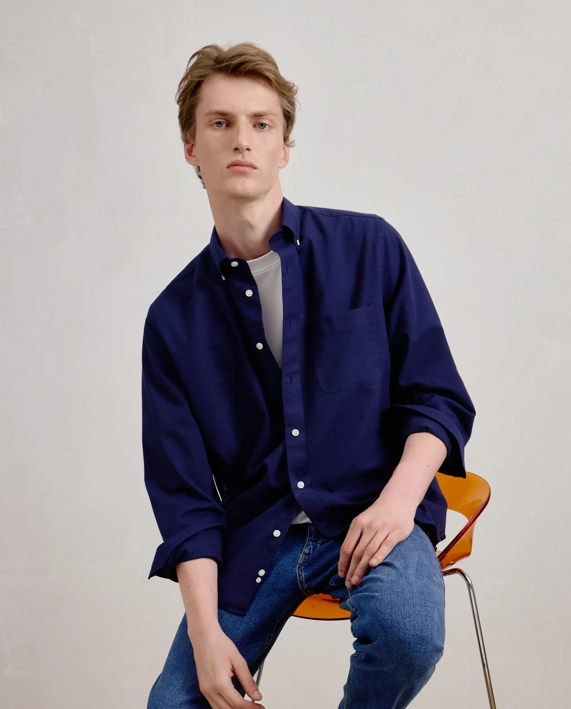 Мужская однотонная оксфордская рубашка с длинным рукавом классического кроя Dustin, темно-синий
Мужская однотонная оксфордская рубашка с длинным рукавом классического кроя Dustin, темно-синий