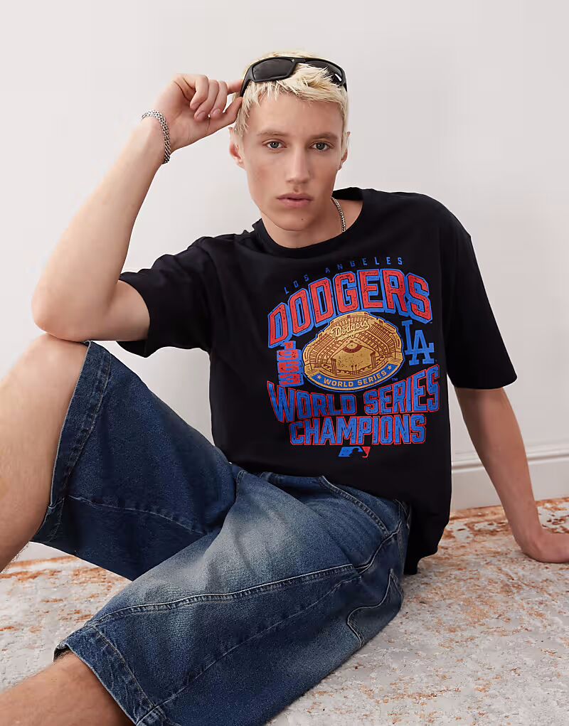 Футболка New Era LA Dodgers с мотивом мировой серии в темно-синем цвете
Футболка New Era LA Dodgers с мотивом мировой серии в темно-синем цвете