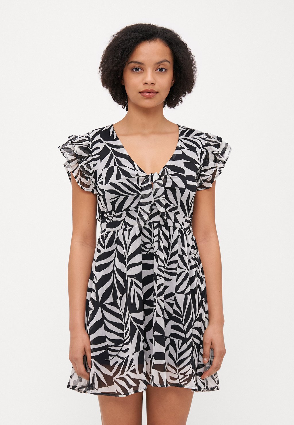 Повседневное платье ONLASTA LIFE PEEKABOO DRESS ONLY Petite, черный
Повседневное платье ONLASTA LIFE PEEKABOO DRESS ONLY Petite, черный