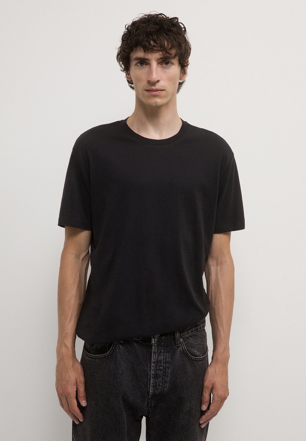 Базовая футболка TINTA UNITA Calliope, черный
Базовая футболка TINTA UNITA Calliope, черный