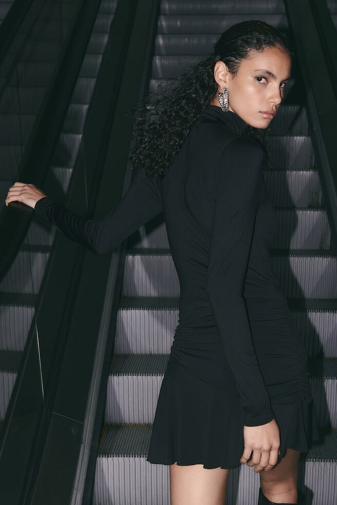 Мини юбка с рюшами H&M, черный
Мини юбка с рюшами H&M, черный