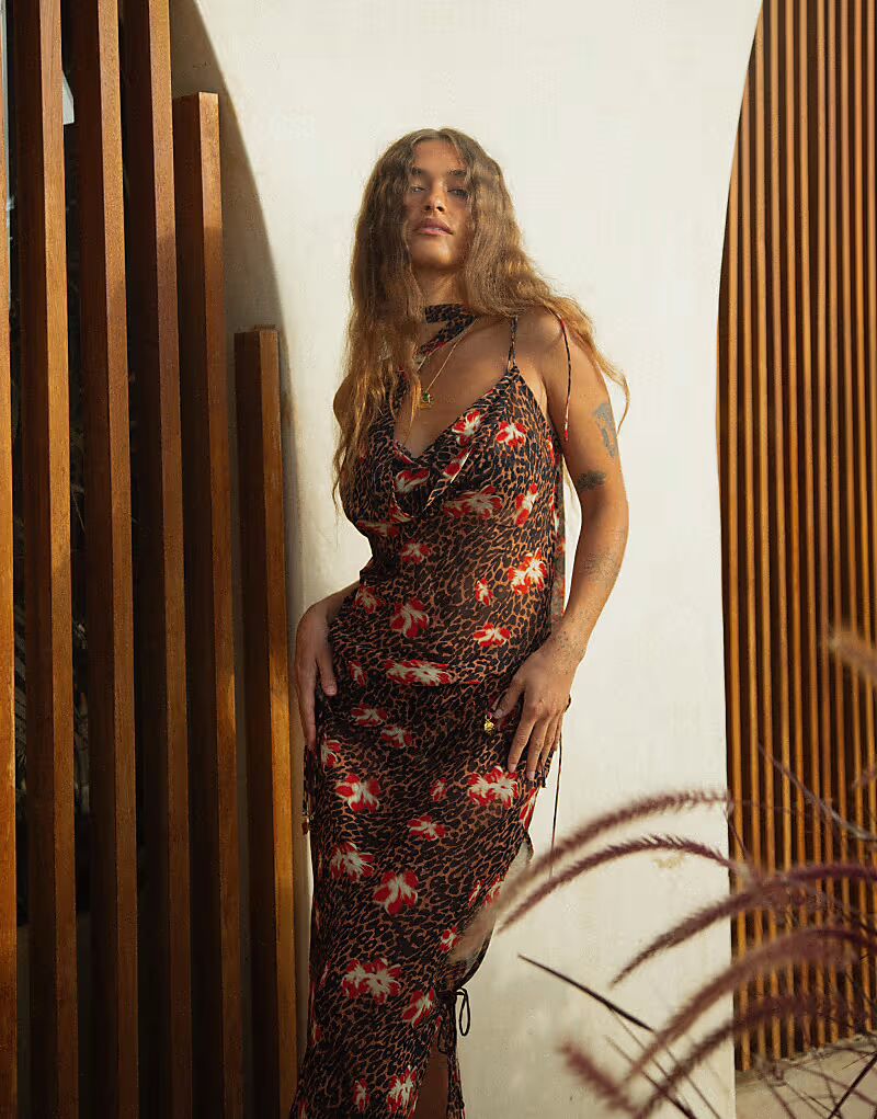 Топ Oasis с воротником-хомутом и цветочным леопардовым принтом Wild Lovers
Топ Oasis с воротником-хомутом и цветочным леопардовым принтом Wild Lovers