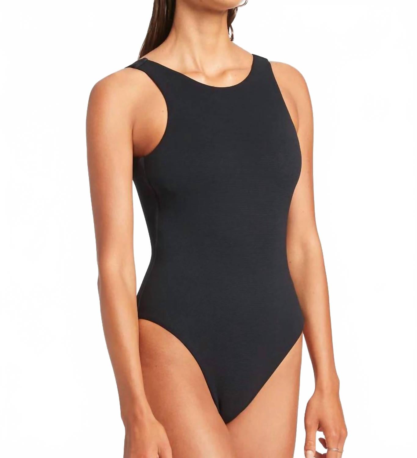 Купальник Isla с высоким вырезом и ребрами, черный JETS
Купальник Isla с высоким вырезом и ребрами, черный JETS