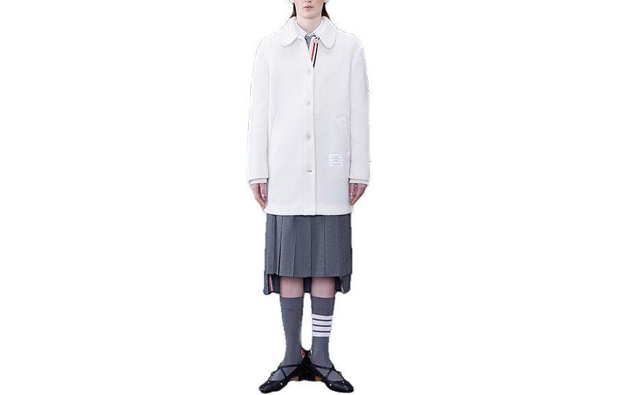 Приталенное пальто на пуговицах с воротником THOM BROWNE, белый
Приталенное пальто на пуговицах с воротником THOM BROWNE, белый