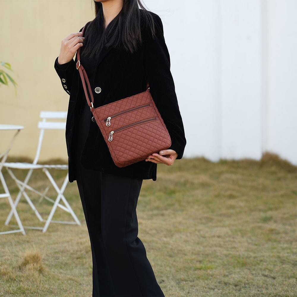 Женская стеганая хлопковая сумка через плечо Mkf Collection Lainey от Mia K MKF Collection, цвет Fuschia
Женская стеганая хлопковая сумка через плечо Mkf Collection Lainey от Mia K MKF Collection, цвет Fuschia