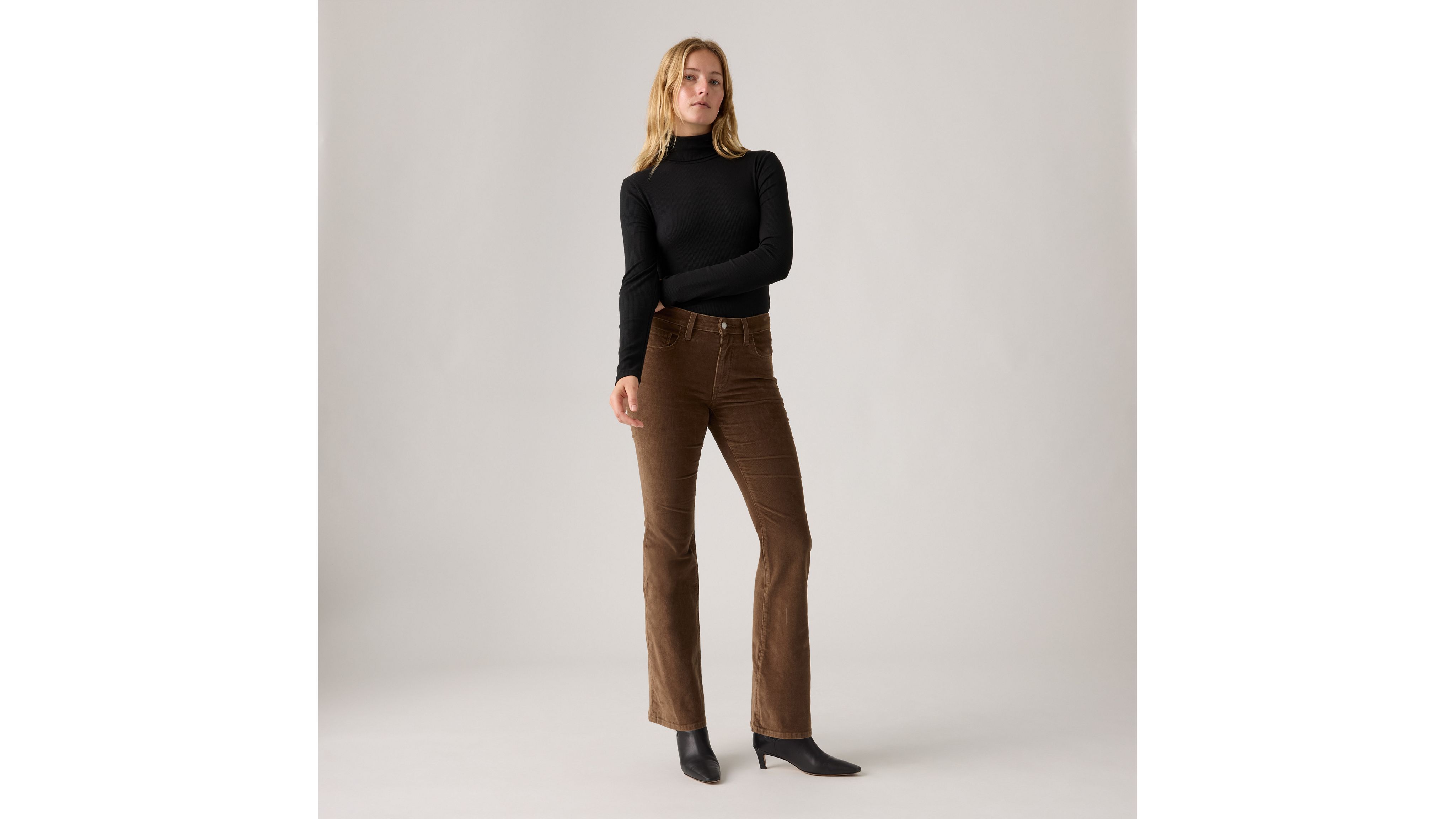 726 Женские расклешенные вельветовые брюки с высокой талией Levi's, Carafe - Brown
726 Женские расклешенные вельветовые брюки с высокой талией Levi's, Carafe - Brown