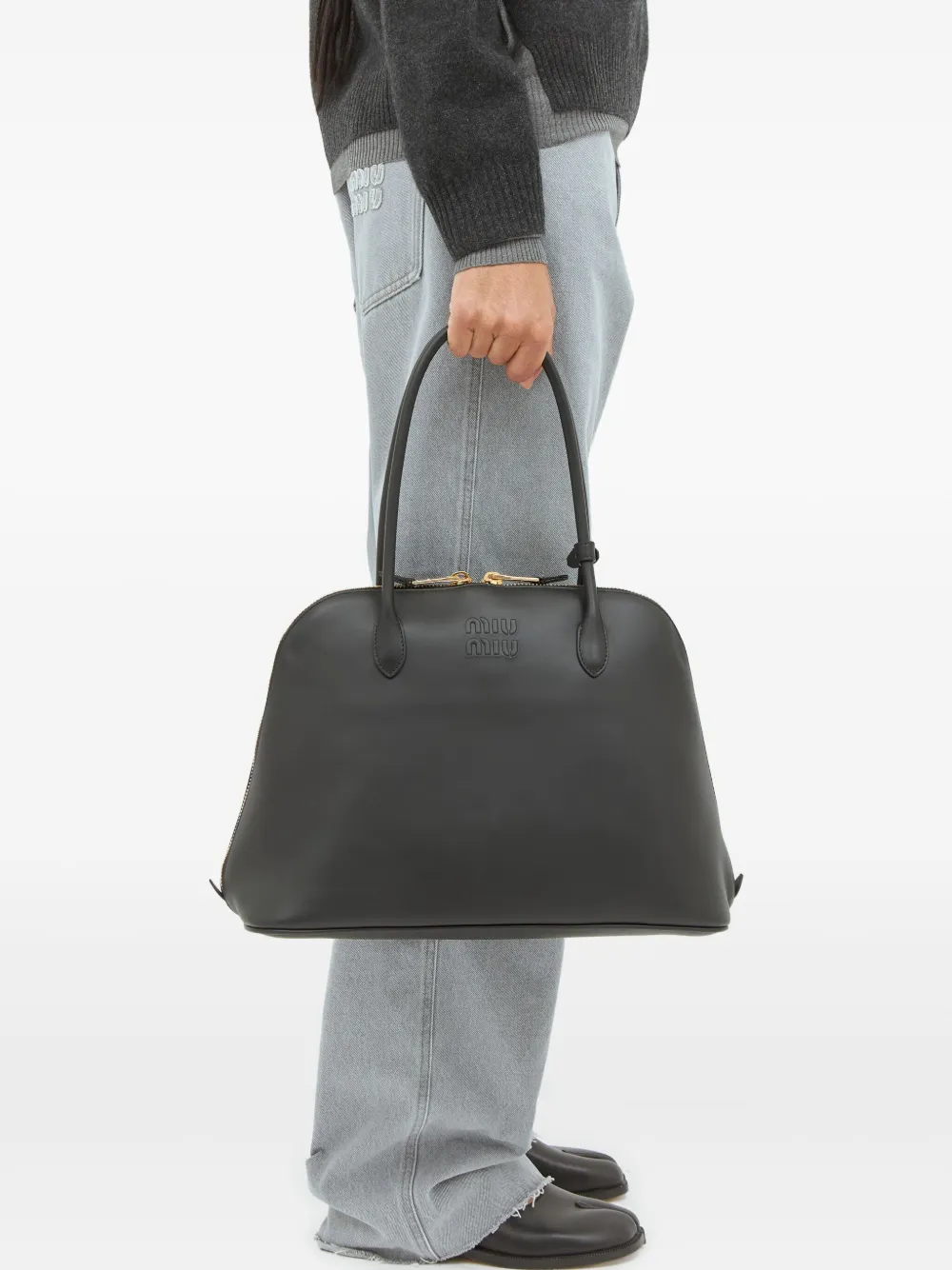 Сумка через плечо с тисненым логотипом MIU MIU, черный
Сумка через плечо с тисненым логотипом MIU MIU, черный