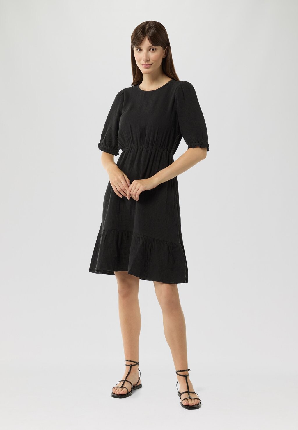 Повседневное платье MIT RAFFUNGEN UND ELASTISCHEN BÜNDCHEN QS, черный
Повседневное платье MIT RAFFUNGEN UND ELASTISCHEN BÜNDCHEN QS, черный