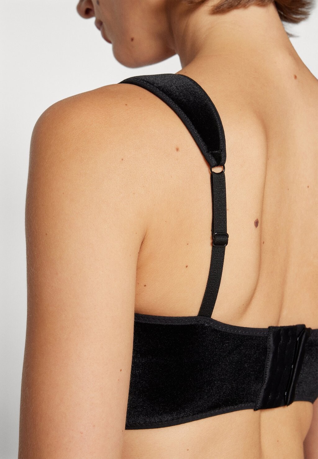 Бюстгальтер на косточках FINAL HOUR TOP Undress Code, черный
Бюстгальтер на косточках FINAL HOUR TOP Undress Code, черный