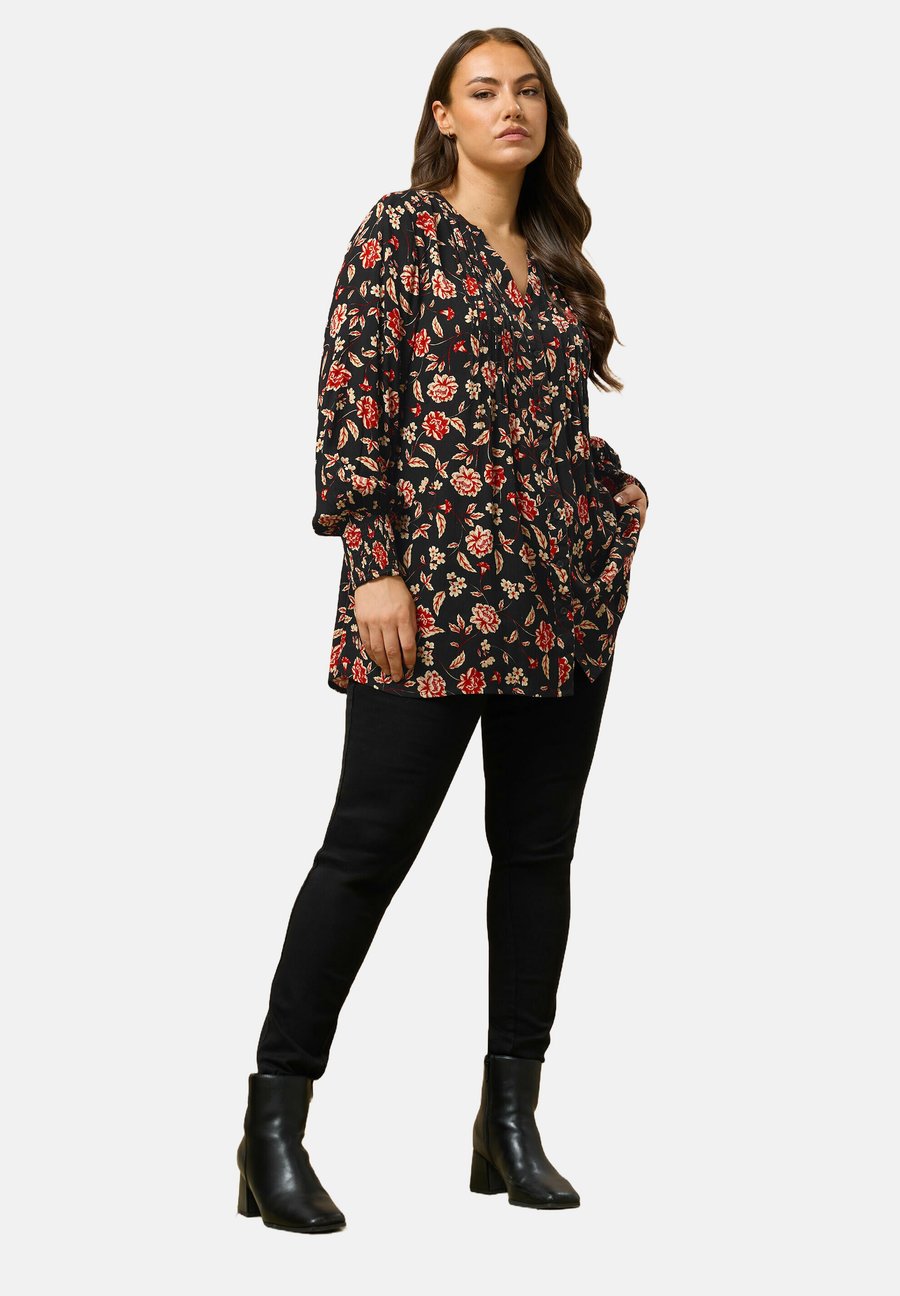Блуза Evans Blouse, Black/Anthracite
Блуза Evans Blouse, Black/Anthracite