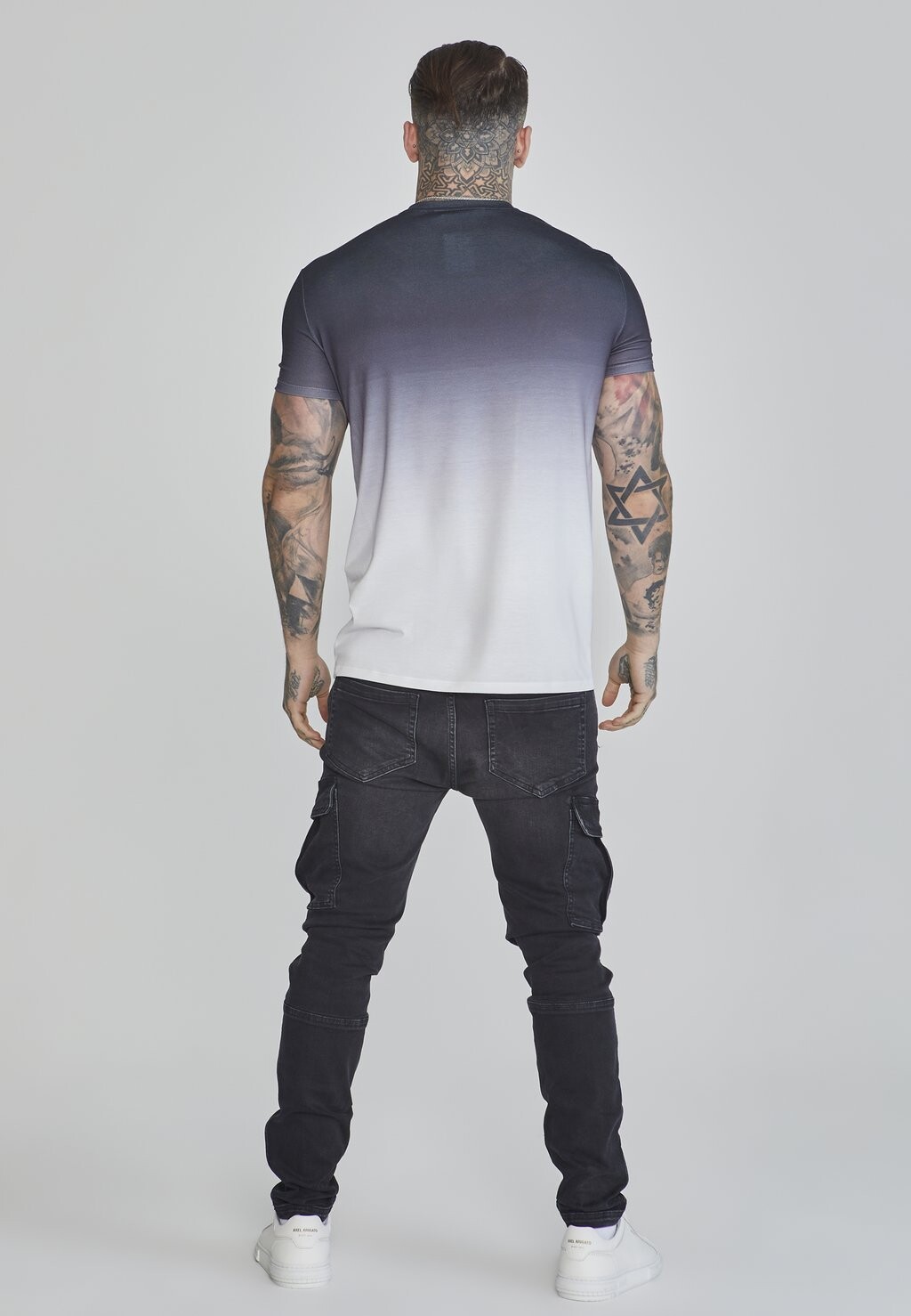 Футболка с принтом FADE SIKSILK, черный 
Футболка с принтом FADE SIKSILK, черный