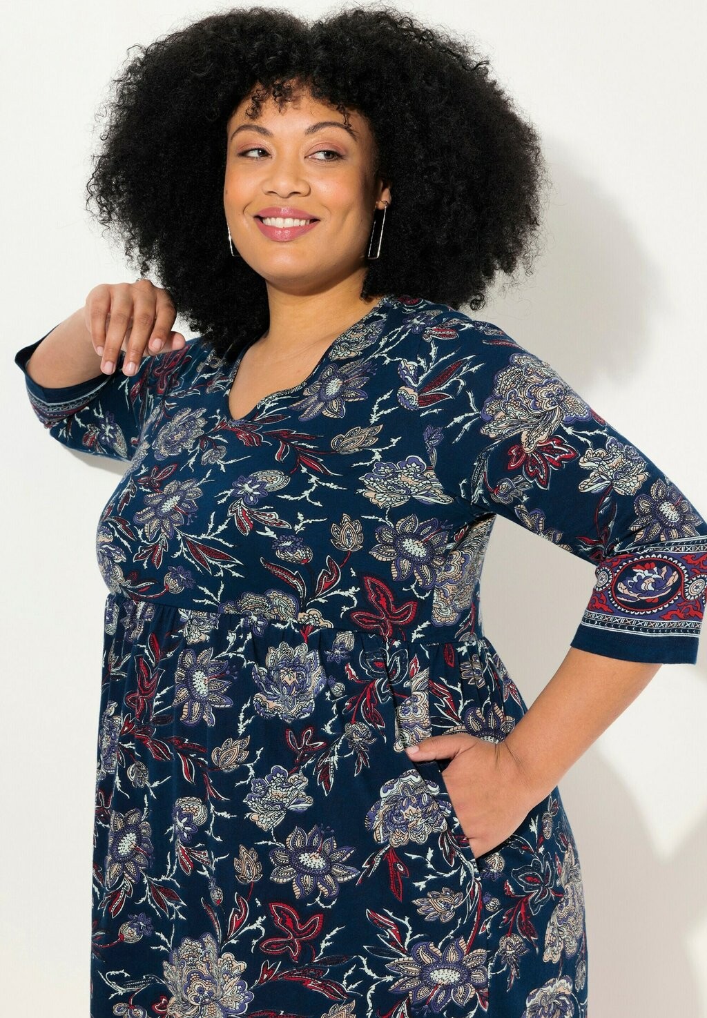 Платье из джерси FLORAL PAISLEY 3/4 SLEEVE Ulla Popken, темно-синий
Платье из джерси FLORAL PAISLEY 3/4 SLEEVE Ulla Popken, темно-синий