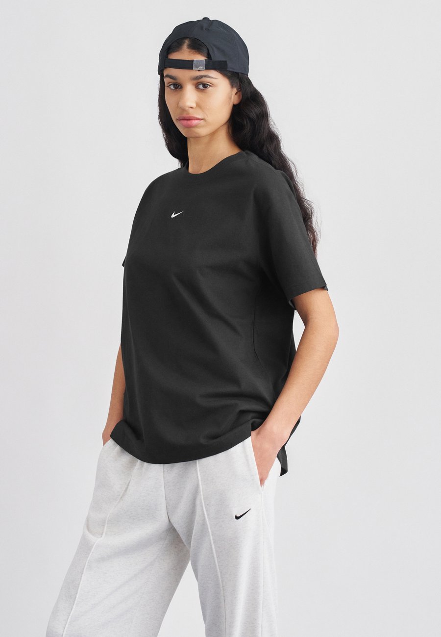 Футболка Nike Sportswear CLASSIC TEE, Black/White/Black, Белый, Футболка Nike Sportswear CLASSIC TEE, Black/White/Black
Футболка Nike Sportswear CLASSIC TEE, Black/White/Black, Белый, Футболка Nike Sportswear CLASSIC TEE, Black/White/Black