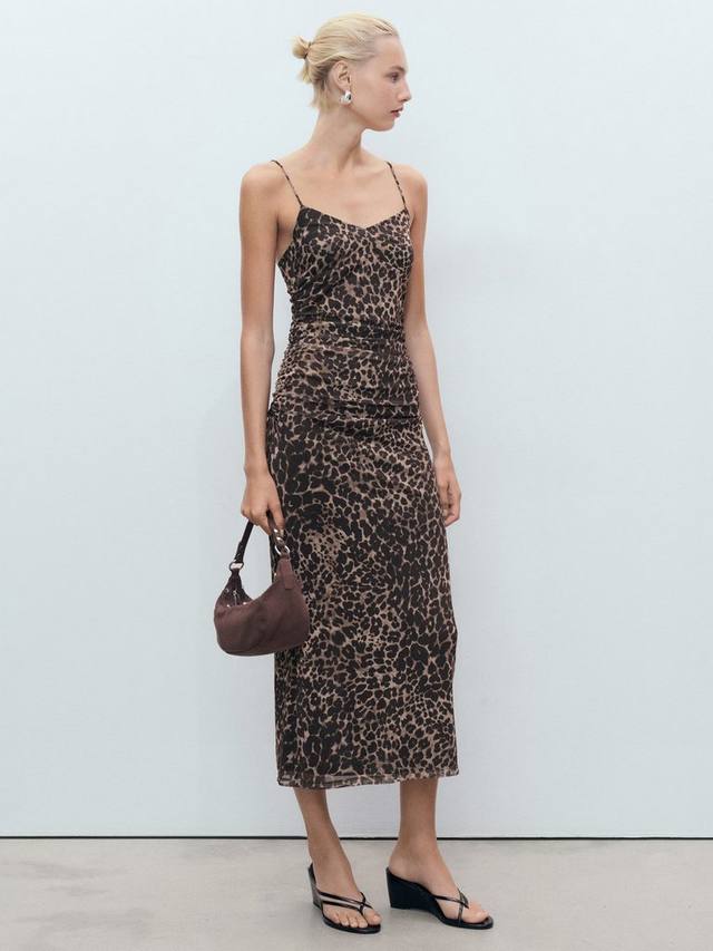 Платье миди Sofia с животным принтом Mango, Brown
Платье миди Sofia с животным принтом Mango, Brown