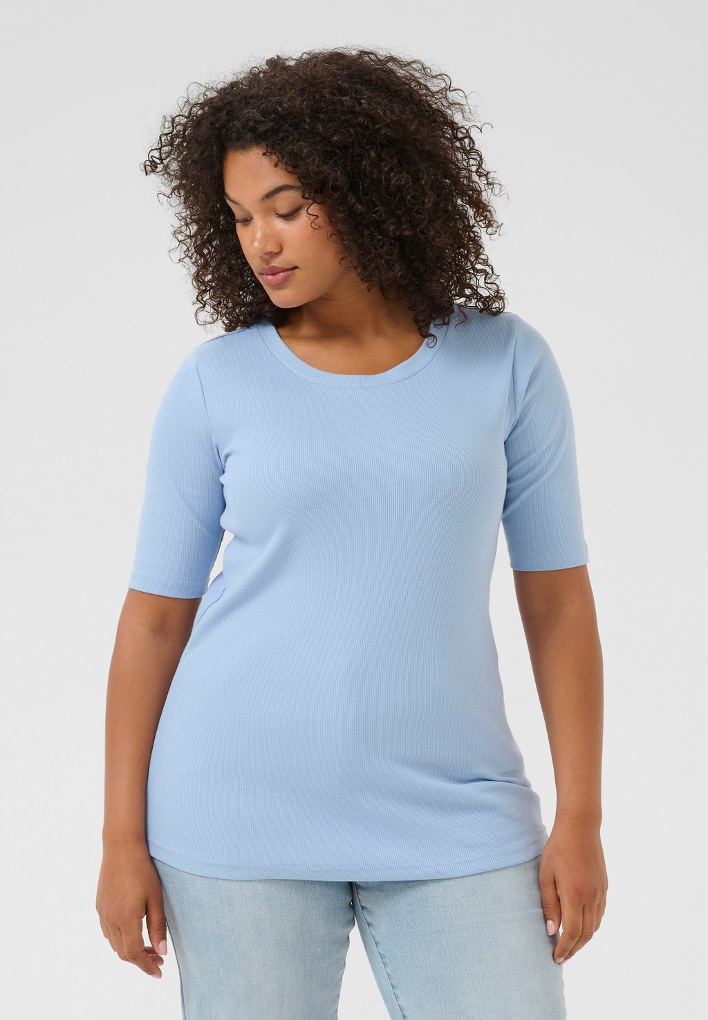 Базовая футболка CARINA Kaffe Curve, светло-голубой 
Базовая футболка CARINA Kaffe Curve, светло-голубой