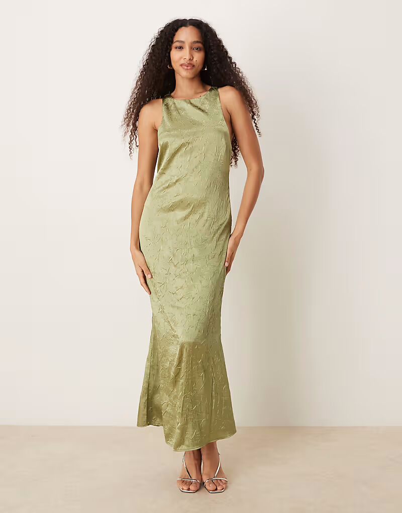 Платье макси из жатого атласа ASOS DESIGN с завязками на спине оливкового цвета
Платье макси из жатого атласа ASOS DESIGN с завязками на спине оливкового цвета