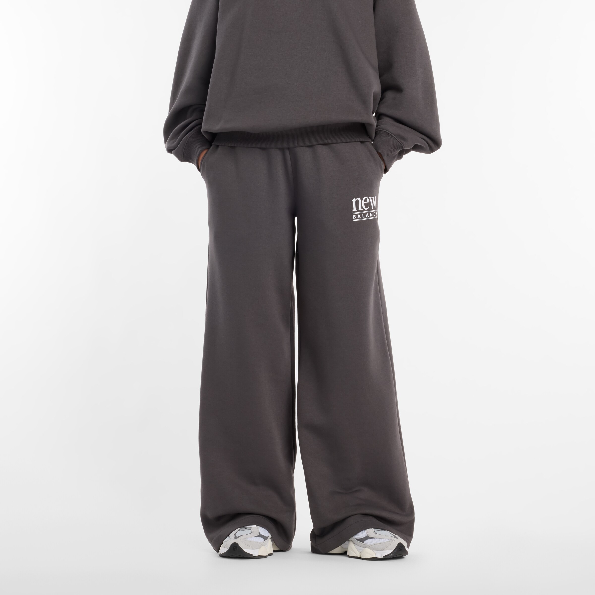 New balance Широкие брюки в черном цвете
New balance Широкие брюки в черном цвете