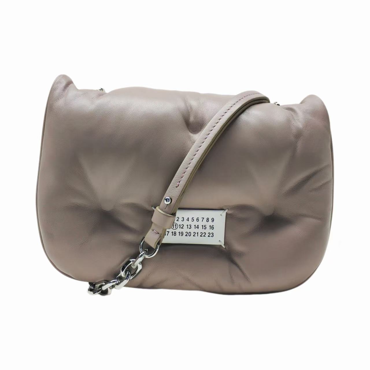 Maison Margiela Сумка через плечо с логотипом накладкой женская серая
Maison Margiela Сумка через плечо с логотипом накладкой женская серая