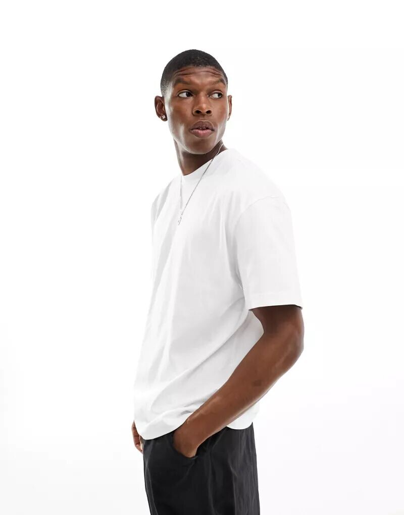 Белая футболка оверсайз Weekday
Белая футболка оверсайз Weekday