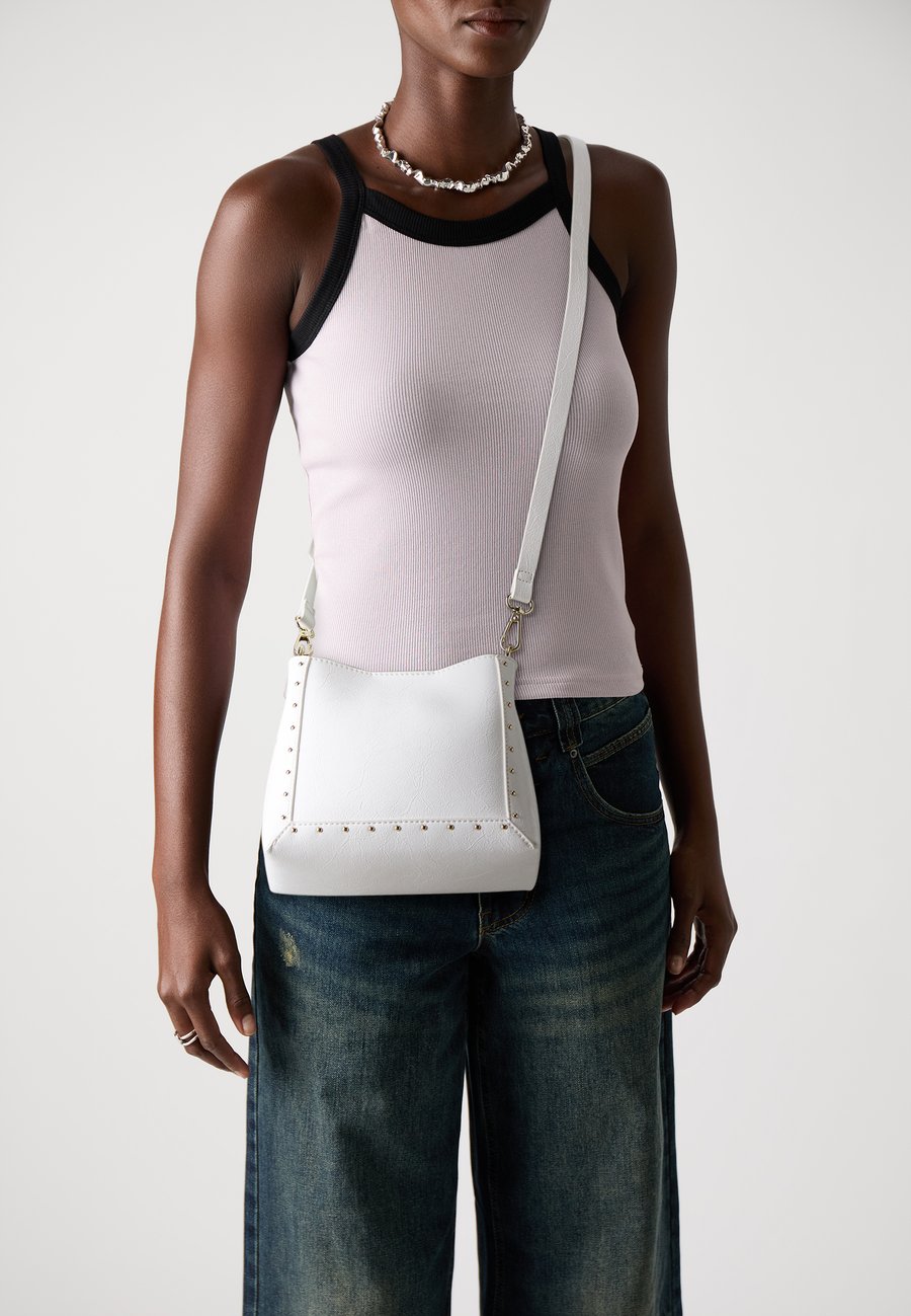 Сумка PARFOIS CROSSBODY BAG SUMMER BREAK, Ecru/Off-White
Сумка PARFOIS CROSSBODY BAG SUMMER BREAK, Ecru/Off-White