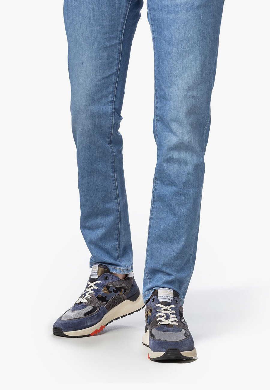 Кроссовки Floris van Bommel SNEAKER, Darkblue/Dark Blue
Кроссовки Floris van Bommel SNEAKER, Darkblue/Dark Blue