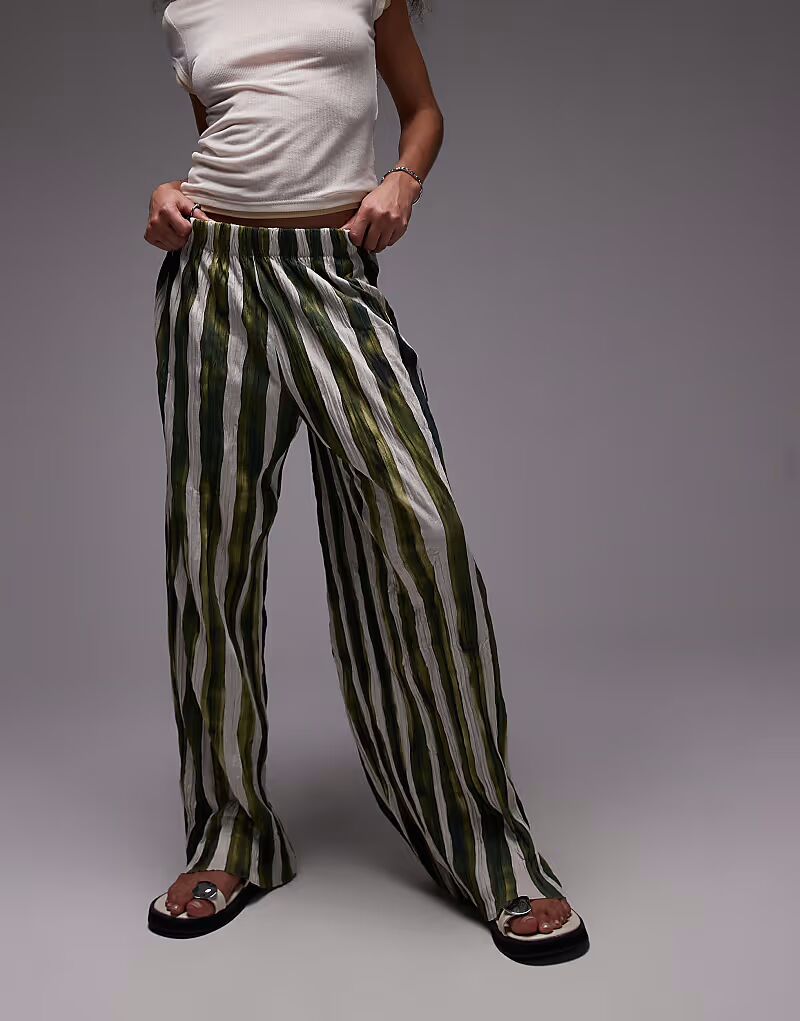 Широкие брюки Topshop в полоску с мятой отделкой зеленого цвета
Широкие брюки Topshop в полоску с мятой отделкой зеленого цвета