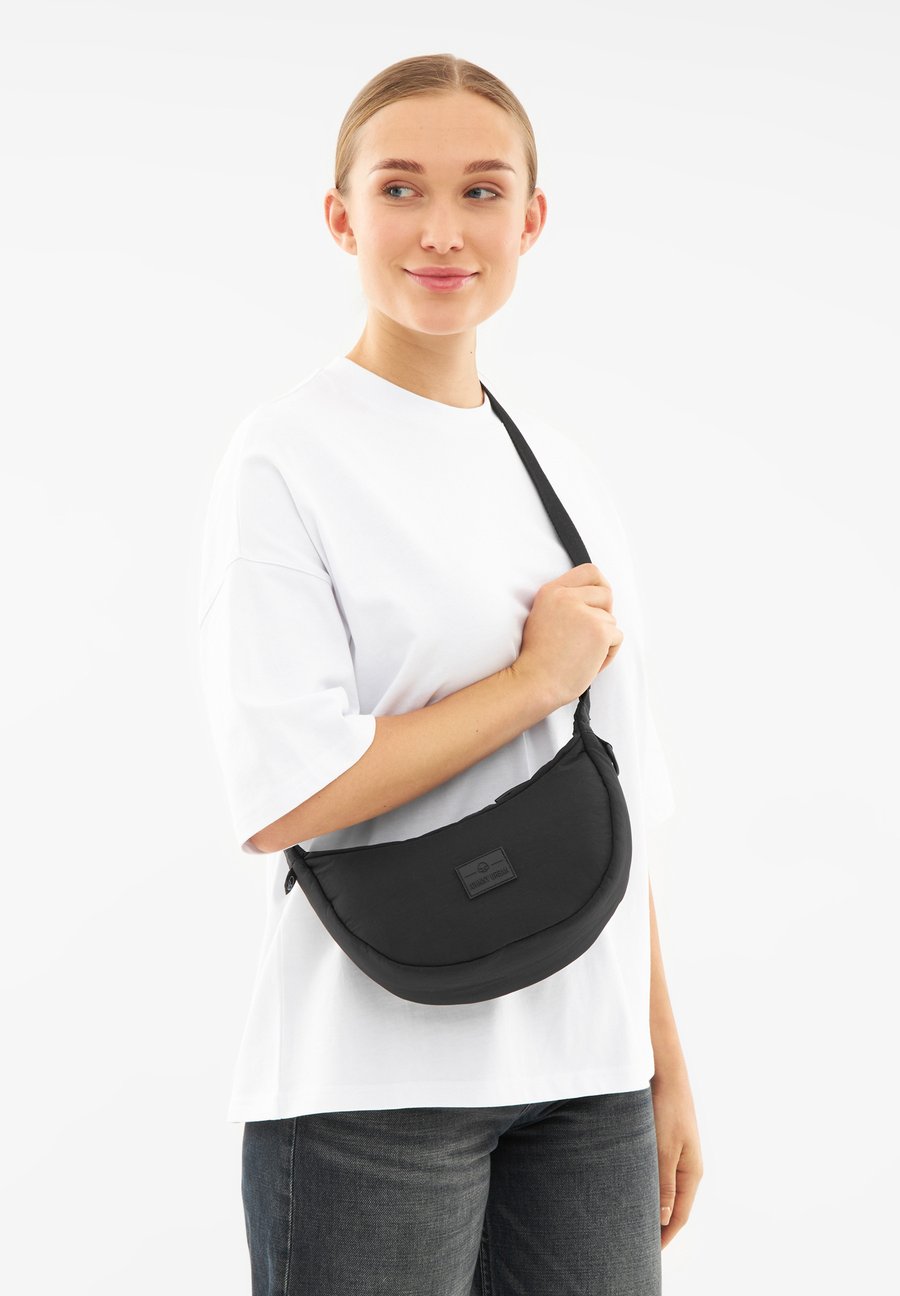 Сумка кросс-боди Johnny Urban KAIA SMALL, Black
Сумка кросс-боди Johnny Urban KAIA SMALL, Black