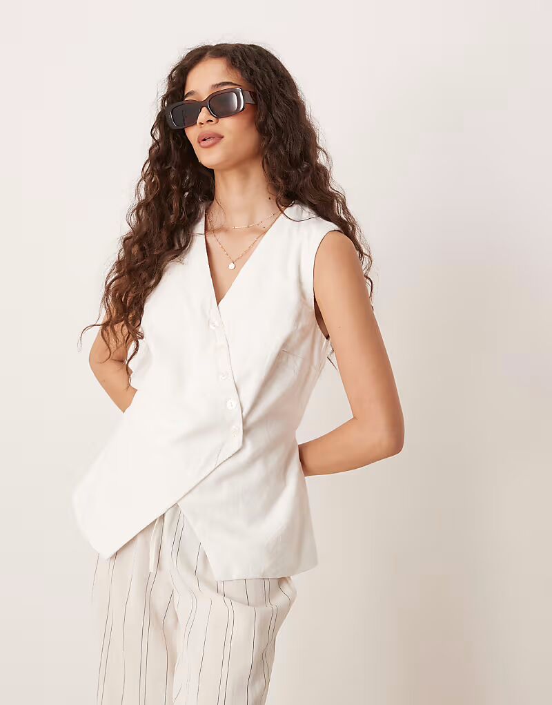 Асимметричный льняной топ Abercrombie & Fitch белого цвета
Асимметричный льняной топ Abercrombie & Fitch белого цвета