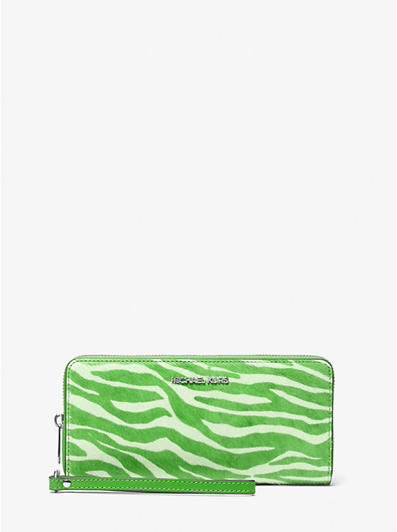 Кошелек Continental Jet Set Travel из телячьей шерсти с принтом зебры Michael Kors, зеленый
Кошелек Continental Jet Set Travel из телячьей шерсти с принтом зебры Michael Kors, зеленый