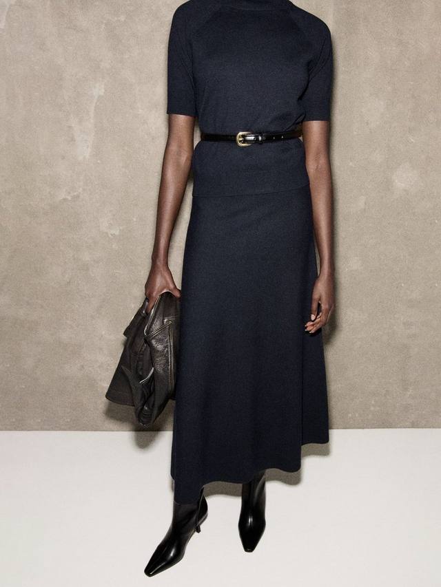 Вязаная миди-юбка Nuria Mango, Navy
Вязаная миди-юбка Nuria Mango, Navy