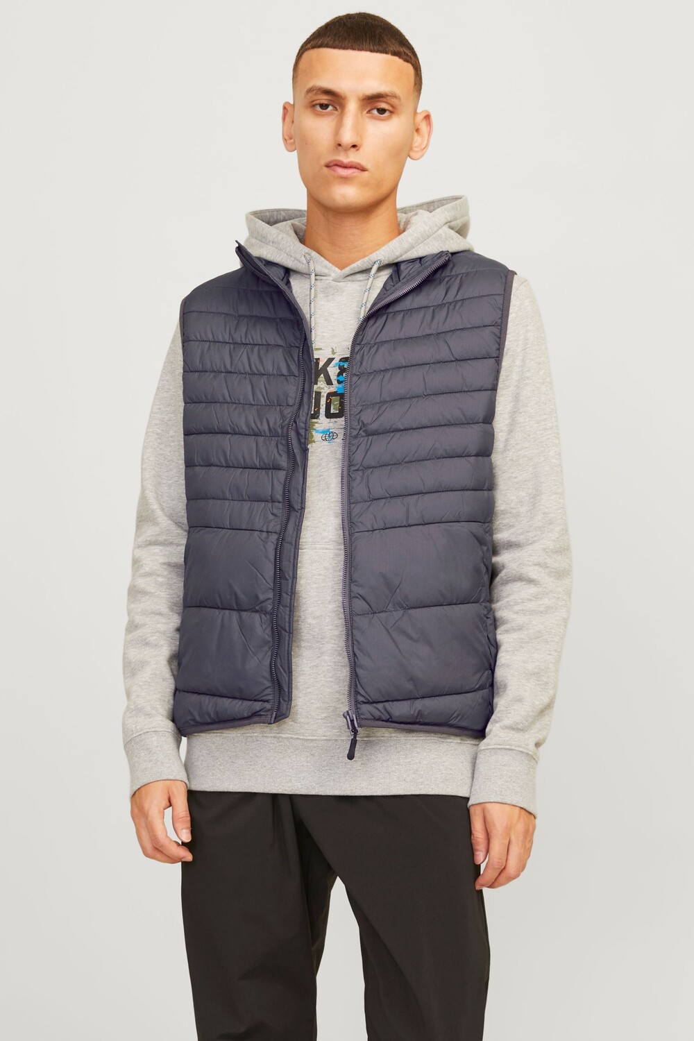 Упаковываемый утепленный жилет без воротника Jack & Jones, серый
Упаковываемый утепленный жилет без воротника Jack & Jones, серый