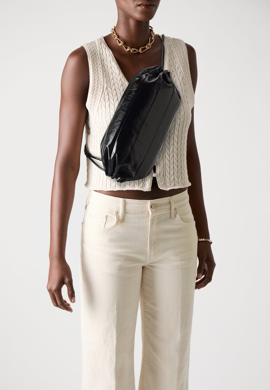 Сумка кросс-боди Marimekko KARLA PATENT, Black
Сумка кросс-боди Marimekko KARLA PATENT, Black